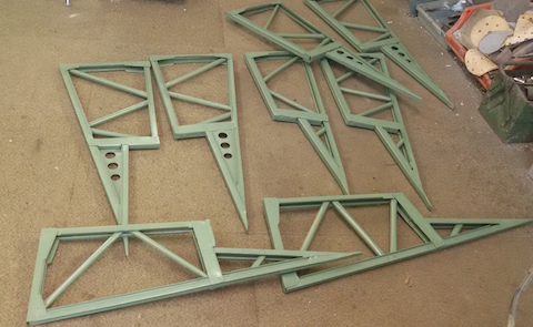 Ribs for inner main flap