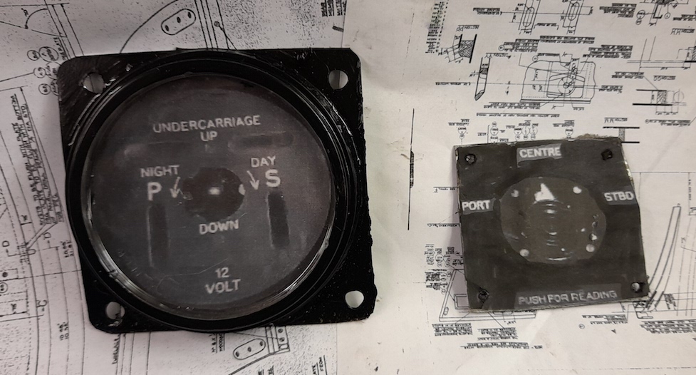 undercarriage_indicator_fuel_selector